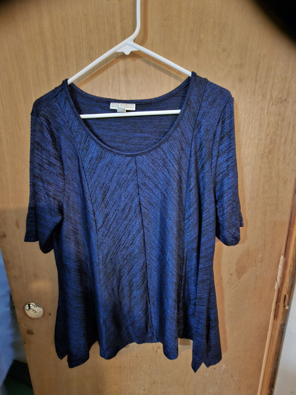 Dana Buchman Short Sleeve Scoop Neck Top in Heathered Blue-Black